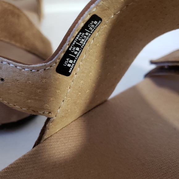 Sandals - Picture 2 of 7